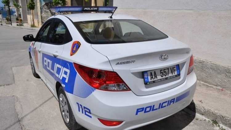 Durrës/ Sherr në një pikë karburanti, dy persona godasin punonjësin dhe përfundojnë në komisariat
