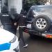 Tiranë, kanos me armë 26 vjeçarin pas konfliktit për pronën, në banesë i gjejnë krehra dhe municion luftarak