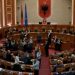 Deputetët e opozitës në aksion, mbyllet seanca parlamentare