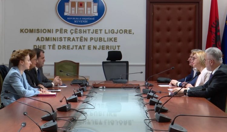 Marrëveshja PS-PD/ Ulen në tryezë grupet e punës, dialog për ligjet me 84 vota! 