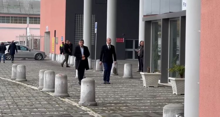 Takimi i Ramës në Shkodër, të pranishëm edhe kryebashkiakët e djathtë