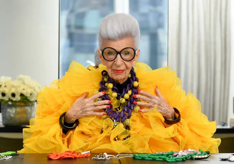 Vdes në moshën 102-vjeçare ikona e modës Iris Apfel
