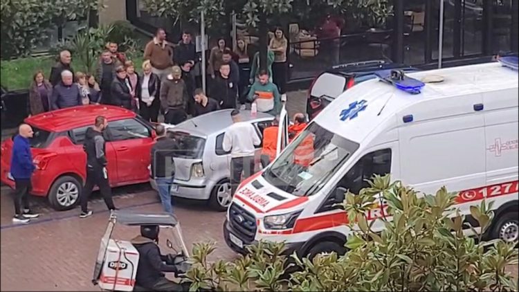 Aksident në qendër të Elbasanit, makina përfundon në lokal