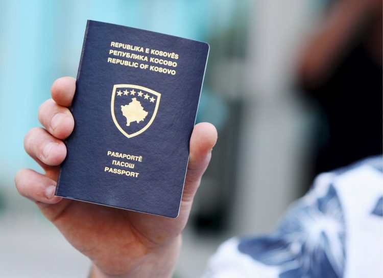 Serbët e interesuar për pasaportat e Kosovës