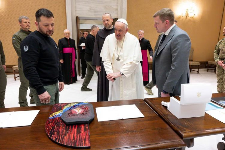 Papa Françesku: Ukraina të ketë kurajë të ngrejë flamurin e bardhë