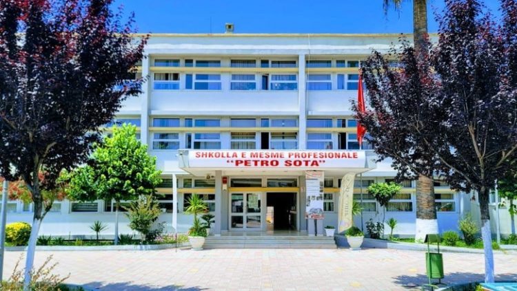 Shkolla ‘Petro Sota’ në Fier reagon për vrasjen e nxënësit 19-vjeçar: Lotët të pashtershëm për ty!