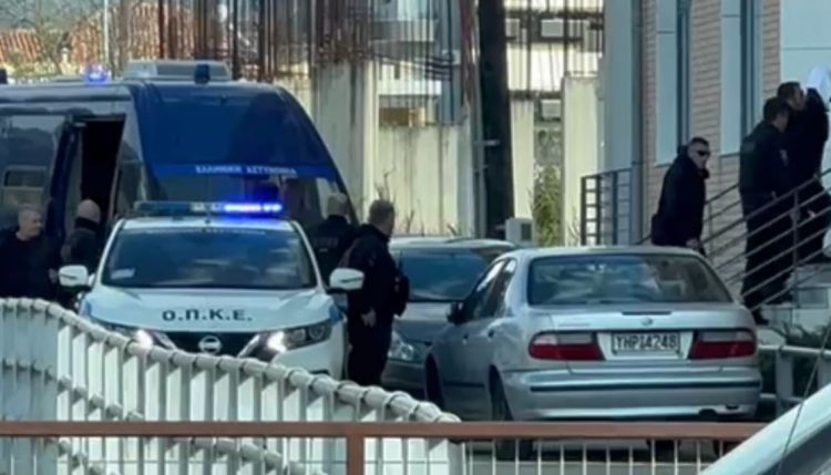 U kap me 100 kg drogë bashkë më policin grek, shqiptari: Mendoja se merrja pjesë në operacion policor