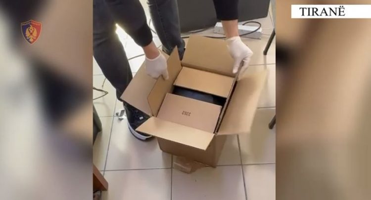 Drogë nga SHBA drejt Tiranës me postë/ Arrestohet një person, 1 tjetër në kërkim