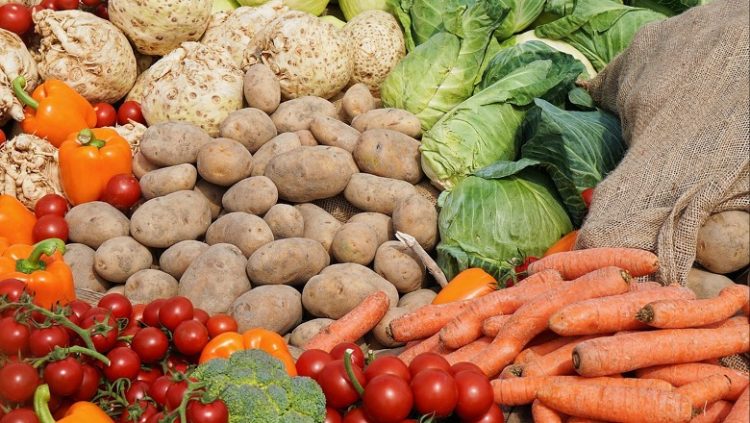 Nuk ka prodhim vendas, ‘fluturojnë’ importet e frutave dhe zarzavateve