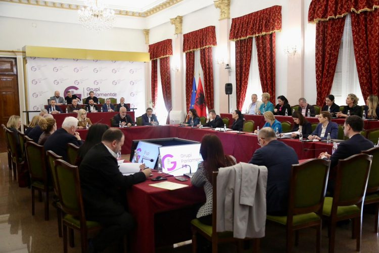 Mbledhja e PS/ Çuçi sqaron socialistët: S’ka asnjë marrëveshje, për ligjet me 84 vota do të… 