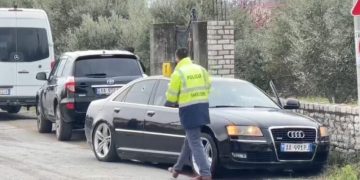 Atentati ndaj 54-vjeçarit në Lezhë, identifikohen 3 autorët.Edhe shënjestra qëlloi me armë zjarri ndaj të rinjve