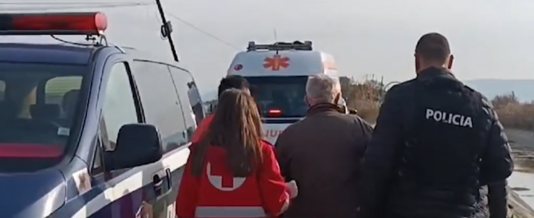 U qëllua nga vëllai me armë, i plagosuri në Lushnjë niset me urgjencë drejt Traumës