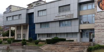 15-vjeçari qëllon me thikë bashkëmoshatarin në Gjirokastër