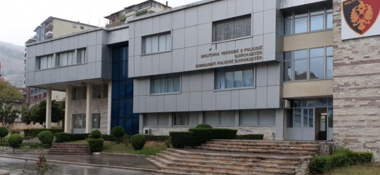 15-vjeçari qëllon me thikë bashkëmoshatarin në Gjirokastër