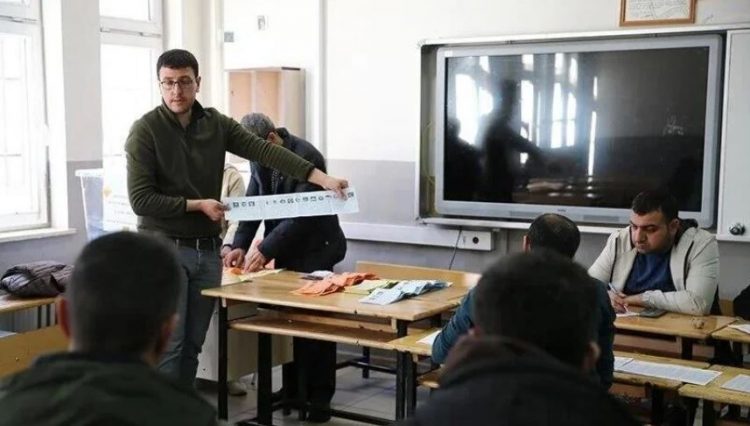 Mbyllet procesi i votimit në Turqi, pritet të nisë numërimi. Mbi 1 milion të rinj votuan për herë të parë