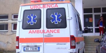 U përplas nga makina sapo doli nga shtëpia, ndërron jetë në spital punonjësja e pastrim-gjelbërimit në bashkinë Delvinë