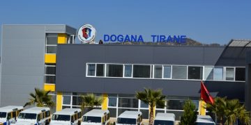 Emri/ Kreu veprime në kundërshtim me ligjin, pezullohet nga detyra specialisti i doganës