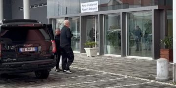 Takimi i Ramës me kryebashkiakët në Shkodër, borxhet e bashkive 4.8 mld lekë