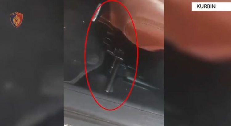 Arrestohet një 19-vjeçar i shpallur në kërkim, i sekuestrohet një pistoletë