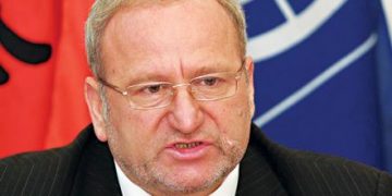 Ndahet nga jeta ish-ministri, Kosta Barka