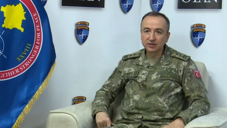 “Të gatshëm t’i përgjigjemi çdo sfide në Kosovë”, komandanti i KFOR: Situata në terren është e qetë, por mbetet e brishtë 