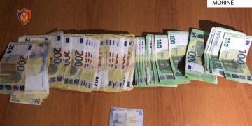 Tentoi të kalonte 20.000 euro në Morinë, arrestohet 40-vjeçari nga Kosova