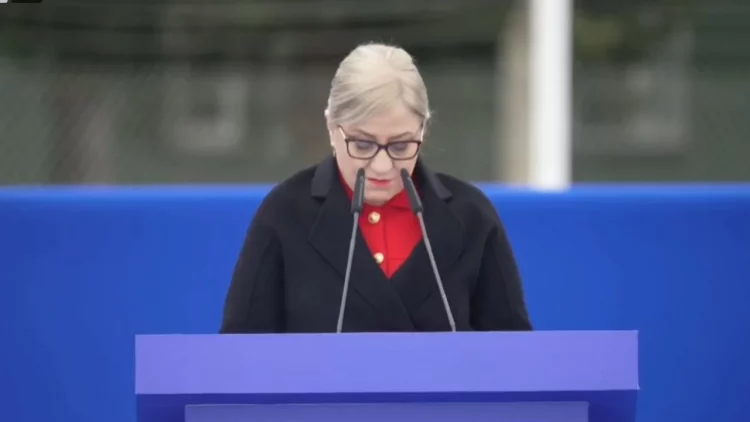 “E hapur treçerek shekulli më parë”,-Nikolla nga Baza ajrore e NATO-s në Kuçovë: Vetëm tani po i shërben paqes dhe sigurisë 