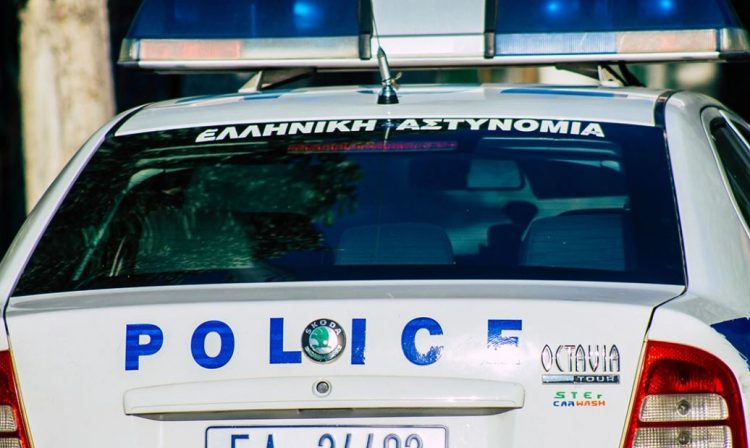 Greqi, shqiptari rreh me grushte e shkelma partneren. 24-vjeçarja e shtyu në ballkon për të shpëtuar 