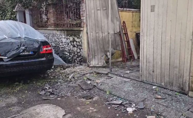 Emri/Punonjëse e doganës, kush është gruaja që i vendosën tritolin në banesën e saj në Shkodër 