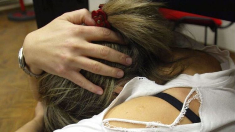 Lidh partneren pas krevatit që të mos dalë nga shtëpia, arrestohet shqiptari në Itali