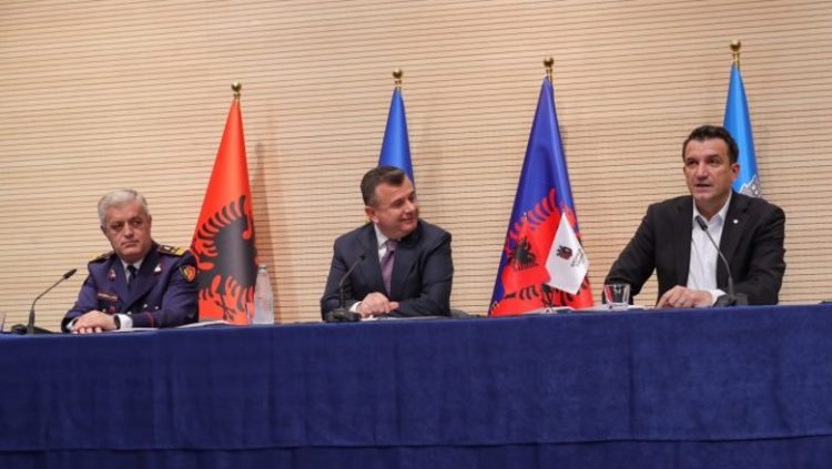 Protesta para Bashkisë së Tiranës, Veliaj: Debatet t’i zgjidhim si qytetarë, jo duke sulmuar policët