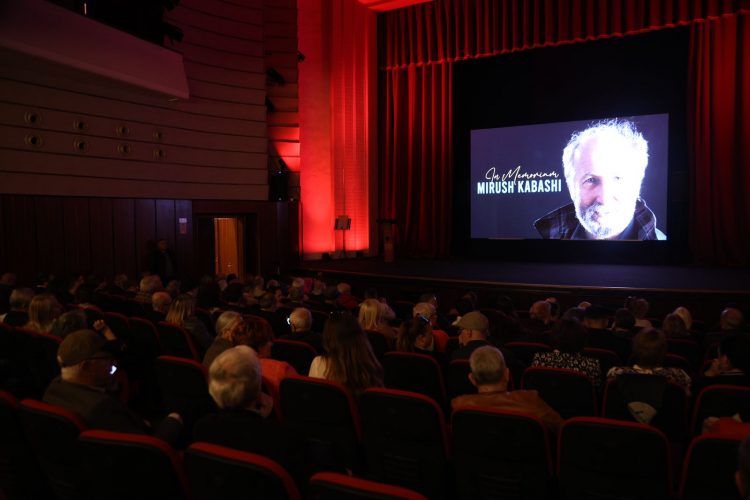 Aktorit Mirush Kabashi i jepet titulli ‘Qytetar Nderi’ i Durrësit