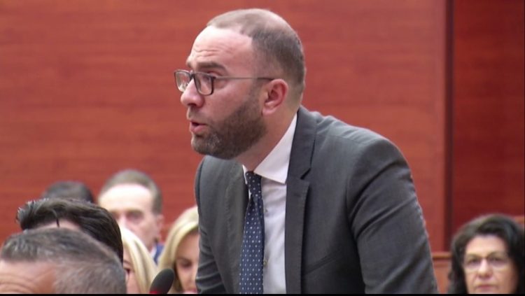 “Keni vendosur t’i hiqni çdo mundësi opozitës”, Bardhi: Bllokuat kërkesën për mocion me debat, po dilni hapur avokatë të Olsi Ramës