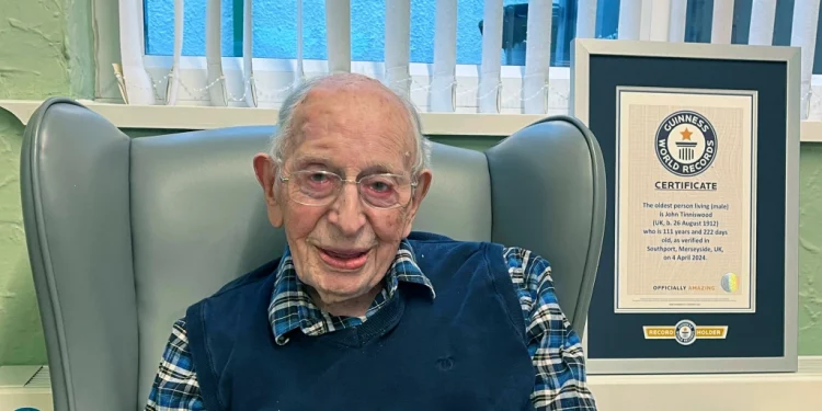 Flet njeriu më i vjetër në botë: Nuk kam sekret për jetëgjatësinë