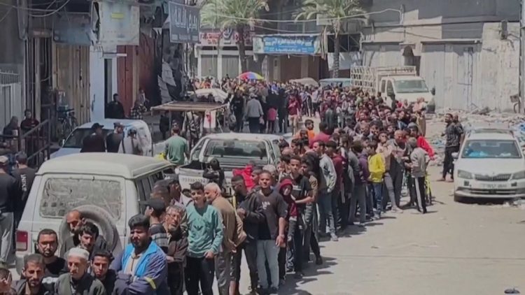 Izraeli bombardon kampin e refugjatëve në Gaza