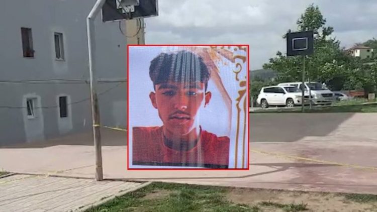 Vrasja e 15-vjeçarit në Gramsh/Prokuroria jep pretencën për 4 adoleshentët, kërkon 12 vite burg për autorin, 10 për bashkëpunëtorët 