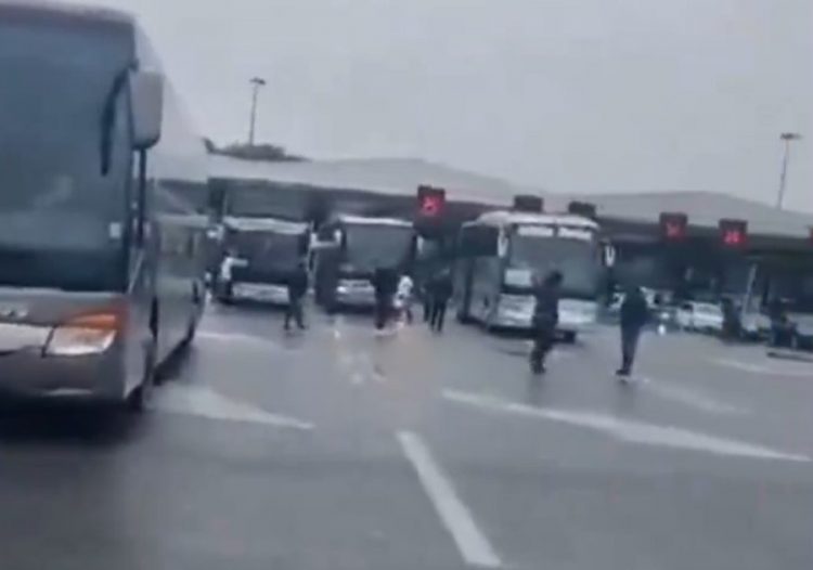 Serbia s’lejon kalimin e qytetarëve kosovarë në kufi, Von Cramon thirrje Beogradit: Ndaloni së turpëruari veten! 