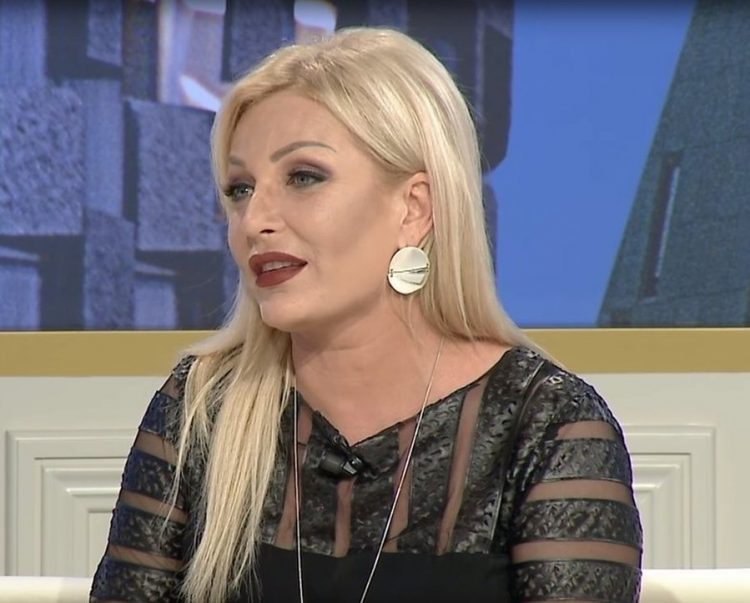 Këngëtarja e muzikës popullore Maya dhunohet nga bashkëshorti
