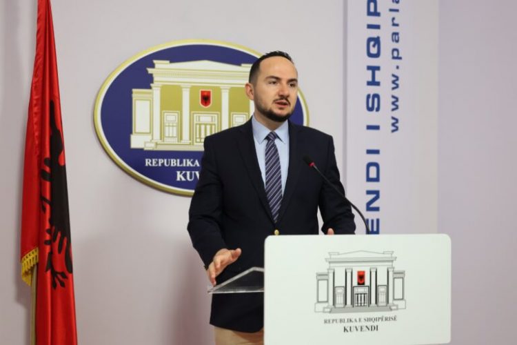 “Kërkuan të anulohej votimi se ishin në tualet”, Salianji: Mazhoranca kërkon që komisioni të mos bëjë kërkesa për informacion 