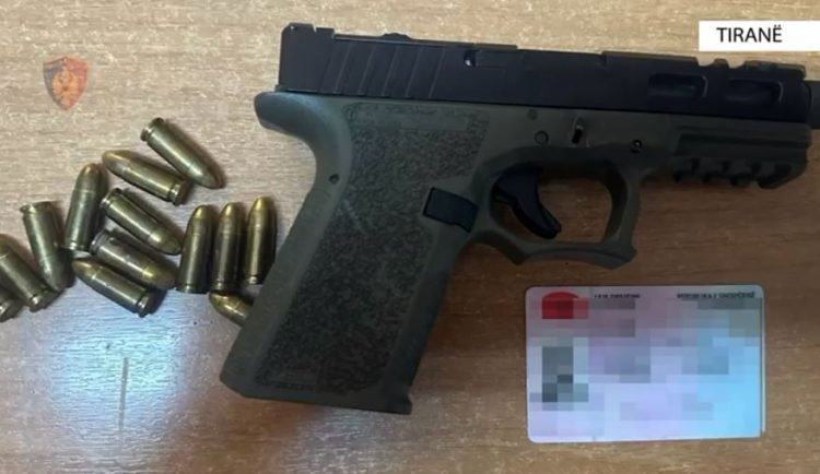 Qarkullonte me një armë zjarri në mjet, arrestohet 38-vjeçari në Tiranë
