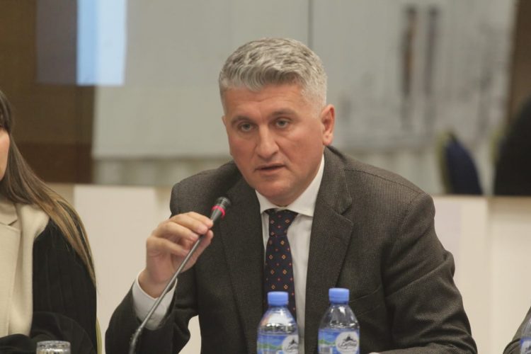 PS kërkesë për komision për Dezinformimin, Gjekmarkaj: Tentativë për të spostuar diskursin politik nga aferat e qeverisë