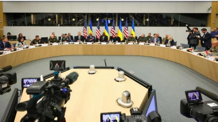 75 qirinj në tortën e ditëlindjes: Po si i ka punët NATO?