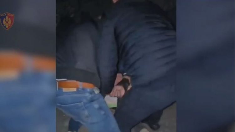 Prrenjas/ Trafikonte armë nga Maqedonia e Veriut në Shqipëri, arrestohet 33-vjeçari