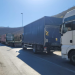 Hapet kufiri me Greqinë, radhë kilometrike e kamionëve në Kapshticë