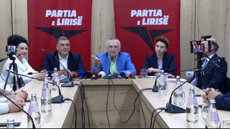 Nëna e Monika Kryemadhit merret në pyetje nga SPAK, Meta: Nuk përbën asnjë interes për mua