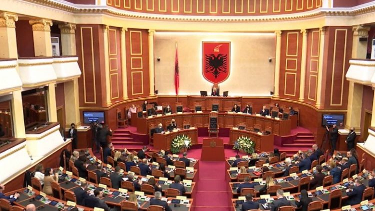 Seanca plenare në Kuvend, Naço interpelancë me ministrin Peleshi