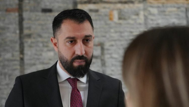 Krasniqi: Lista Serbe dëshiron të ketë monopol mbi politikën e serbëve në Kosovë
