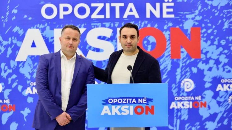 Protesta/Këlliçi: Anëtari i PD u arrestua me bukë në gojë nga patronazhistët me maska të regjimit
