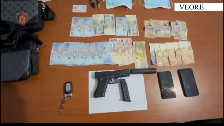 Vlorë/ Grabitën 2 qytetarë dhe një pikë karburanti me pistoletë lodër, në pranga 3 të rinjtë
