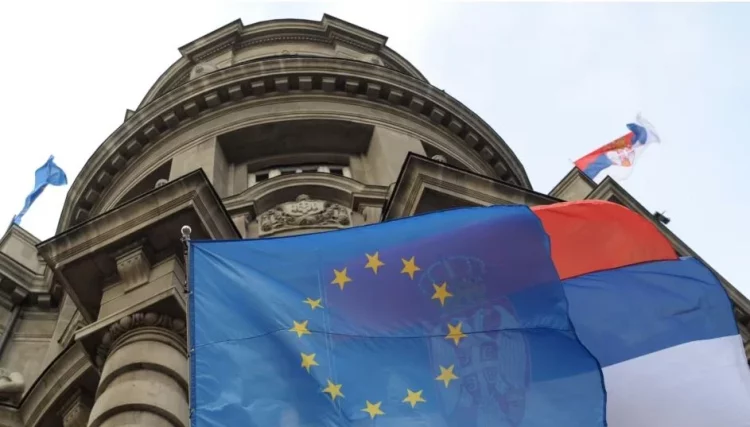 BE zyrtarisht kushtëzon integrimin e Serbisë me normalizimin e raporteve me Kosovën